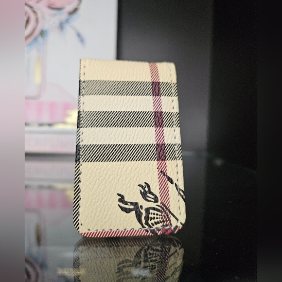 Magnetic Card/ bills Holder - Picture 5 of 5